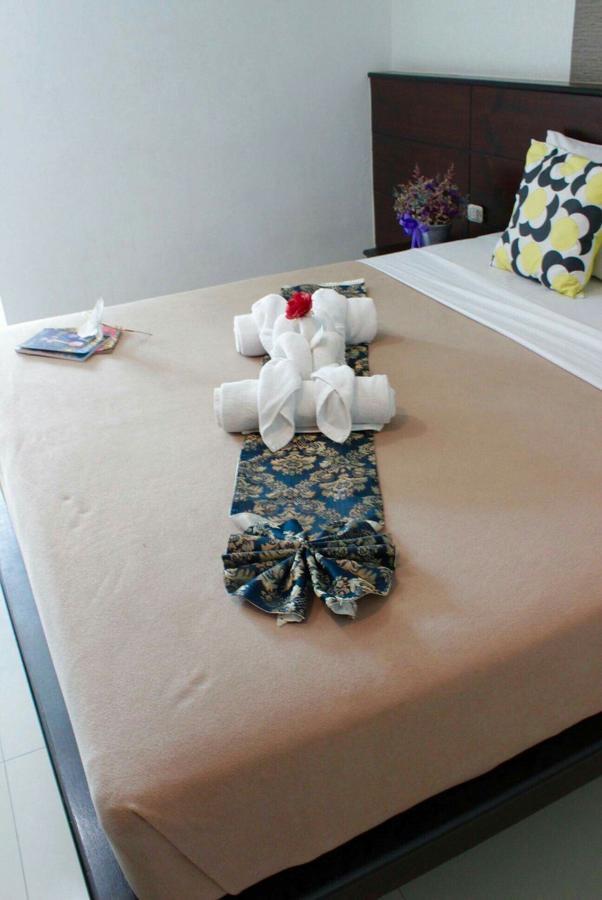 Appartamento Phuthara Mansion Phuket Esterno foto