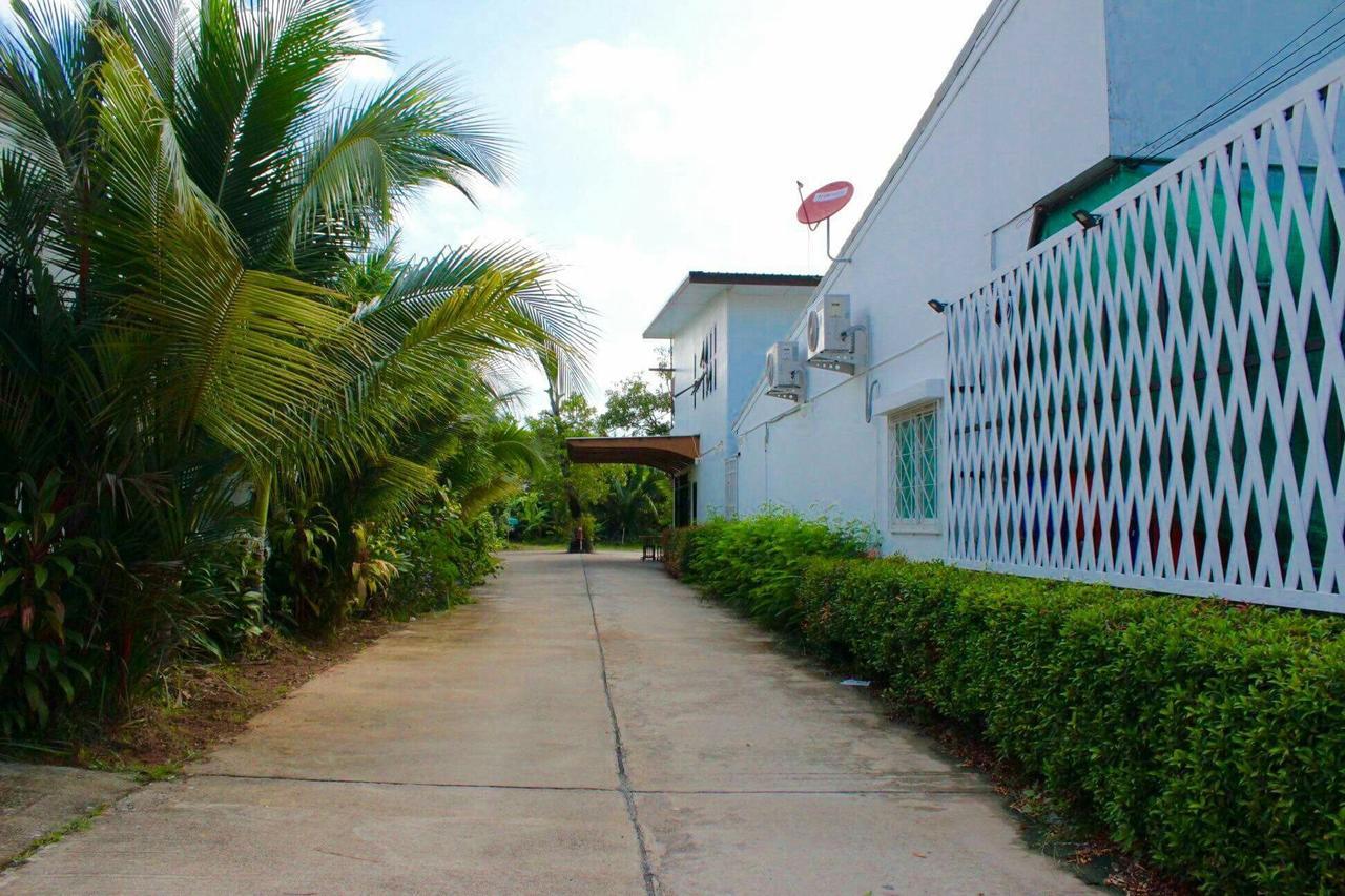 Appartamento Phuthara Mansion Phuket Esterno foto